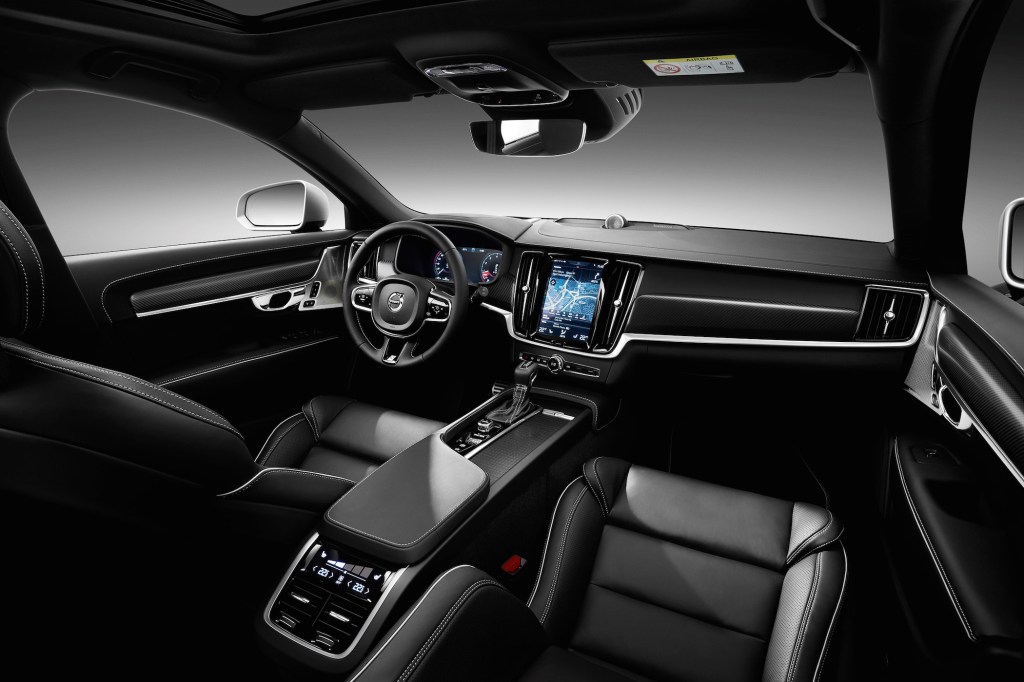The 2017 Volvo V90 Cross Country's interior is eloquent and elegant.