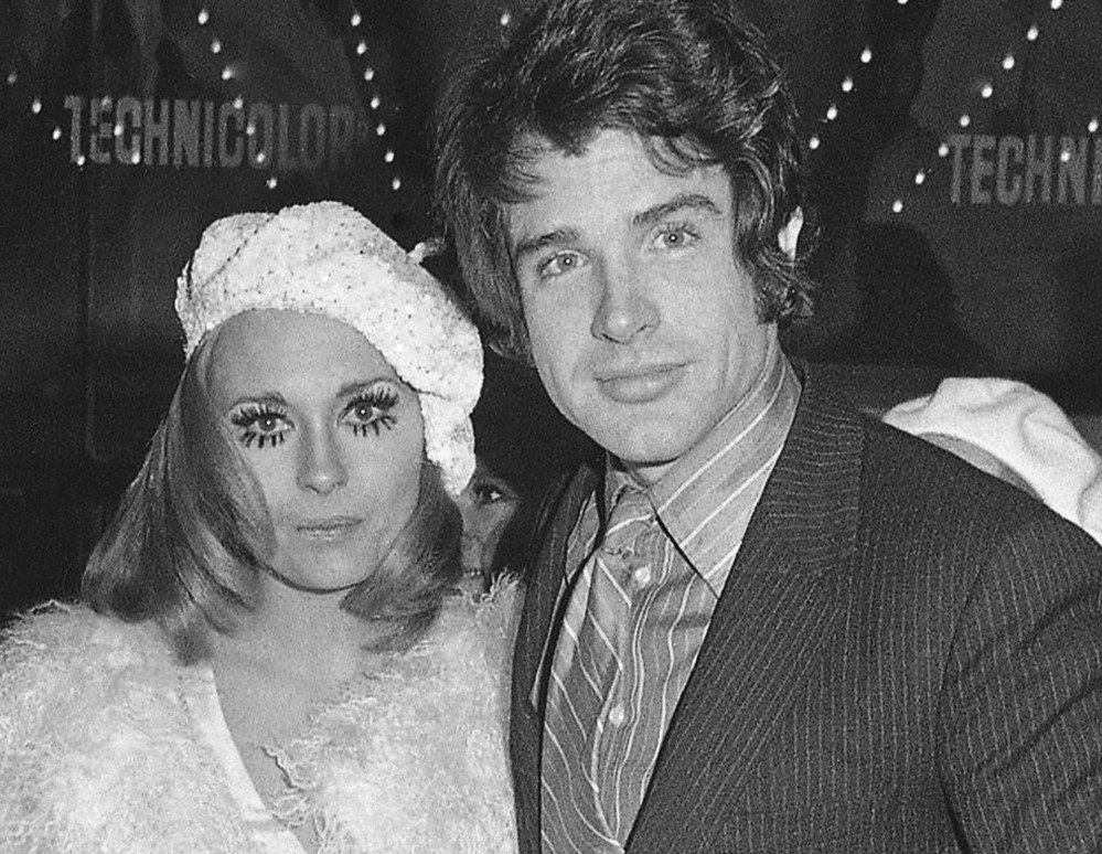 Faye Dunaway and Warren Beatty pose at a "Bonnie and Clyde" premiere. After early bad reviews, the 1967 film became a sensation. sensation after early badearly bad reviews, the film became a cultural  it became a sensa sensation.