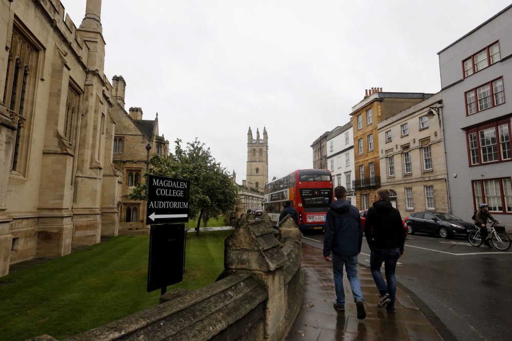 Young people walk around Oxford University's campus inEngland. The number of EU applicants to British universities fell this year for the first time since 2012, as EU nationals remain uncertain of their rights in post-Brexit Britain.