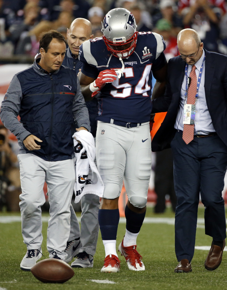 New England Patriots linebacker Dont'a Hightower, center, is escorted from the field after suffering a knee injury during the second half of a game against the Chiefs last Thursday.