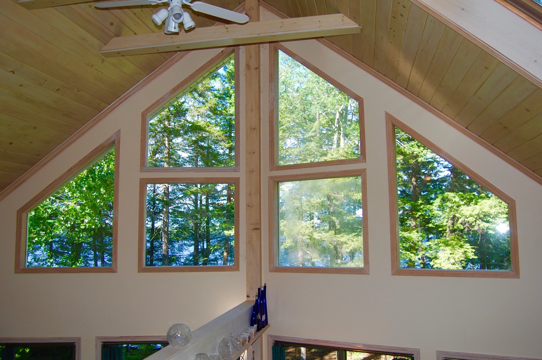 Contemporary offers 330 feet on Sheepscot Lake