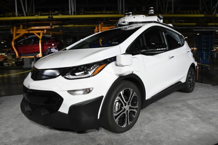 California regulators are embracing a General Motors recommendation that would help makers of self-driving cars avoid paying for accidents and other trouble, raising concerns that the proposal will put an unfair burden on vehicle owners.