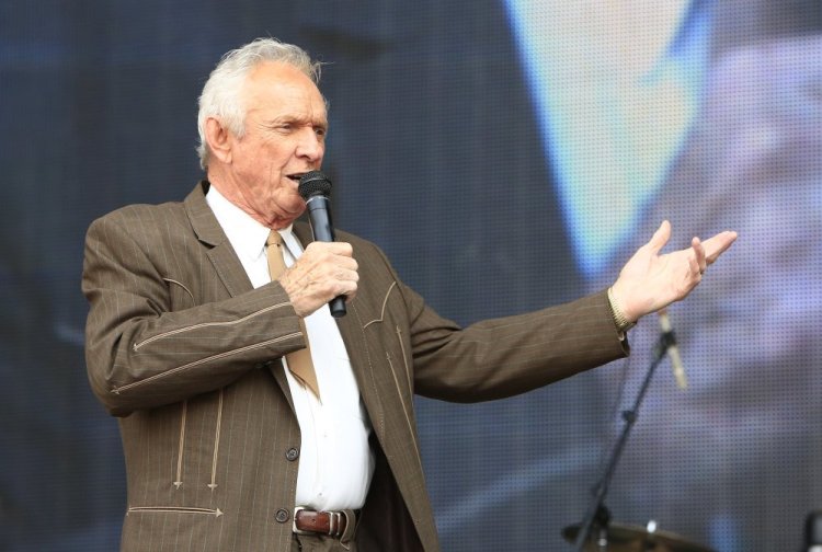 Country Star Mel Tillis, who wrote hits for Kenny Rogers, Ricky Skaggs and many others, and overcame a stutter to sing on dozens of his own singles, died in November. He was 85. Tillis, the father of country singer Pam Tillis, recorded more than 60 albums and had more than 30 top 10 country singles, including “Good Woman Blues,” “Coca Cola Cowboy” and “Southern Rain.”