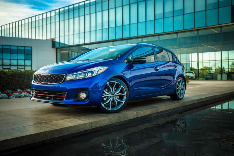 The 2018 Forte5 SX includes 18-inch alloy wheels and a red-accented front fascia. 