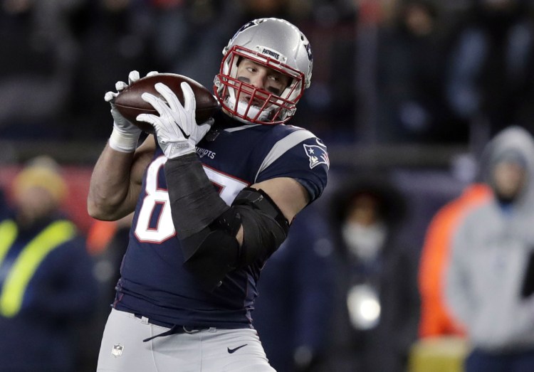 The Patriots expect to have tight end Rob Gronkowski back in the lineup Sunday against the Philadelphia Eagles, as he has been cleared to play.