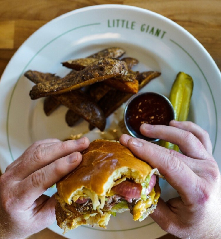 Little Giant in Portland serves burgers on highly Instagrammable "branded" plates.
