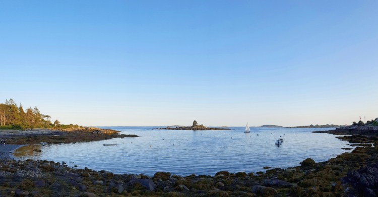 The beach at Ocean Point is at the southern tip of the Boothbay Peninsula, in East Boothbay, where you will be rewarded with splendid views.