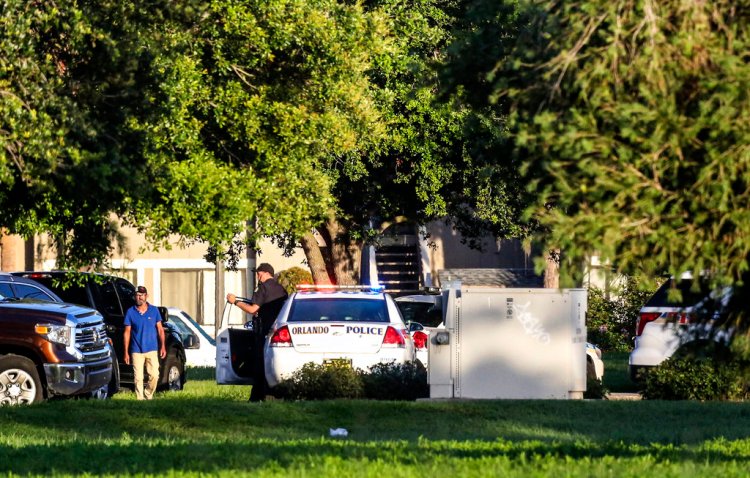 Police at the scene of the hostage standoff Monday in Orlando. Police said a man suspected of battering his girlfriend wounded a police officer late Sunday and barricaded himself inside an apartment with 4 young children. He later fatally shot the chlldren and himself.