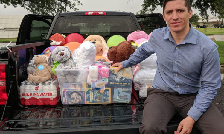Zak Ringelstein, Democratic candidate for U.S. senator from Maine, tried to deliver toys and books to children being held in detention in McAllen, Texas, on Friday before he was arrested.