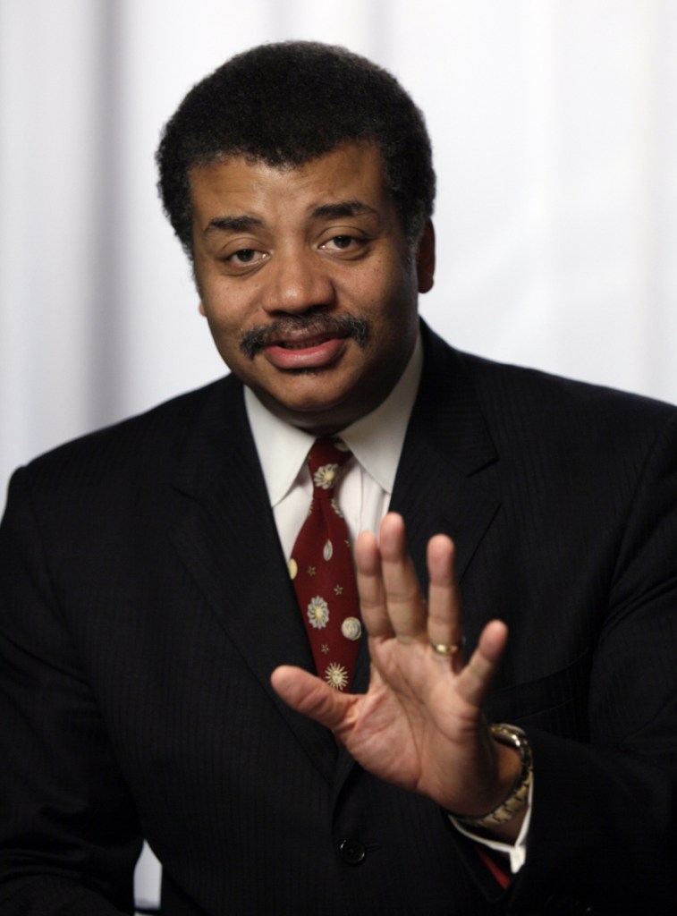 After taking in some of the latest exhibits in pop culture that Comic-Con has to offer, organizers say fans can unwind with a beer and wine tasting with Neil deGrasse Tyson.