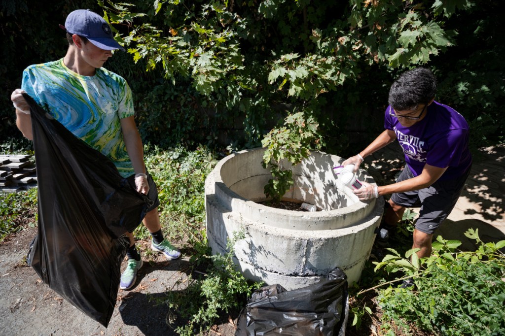 Plastic bag ban fans conduct Waterville cleanup