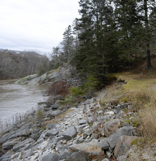 The federal government is recommending improvements to two dams on The Union River in Ellsworth to try to cut down fish die-offs.