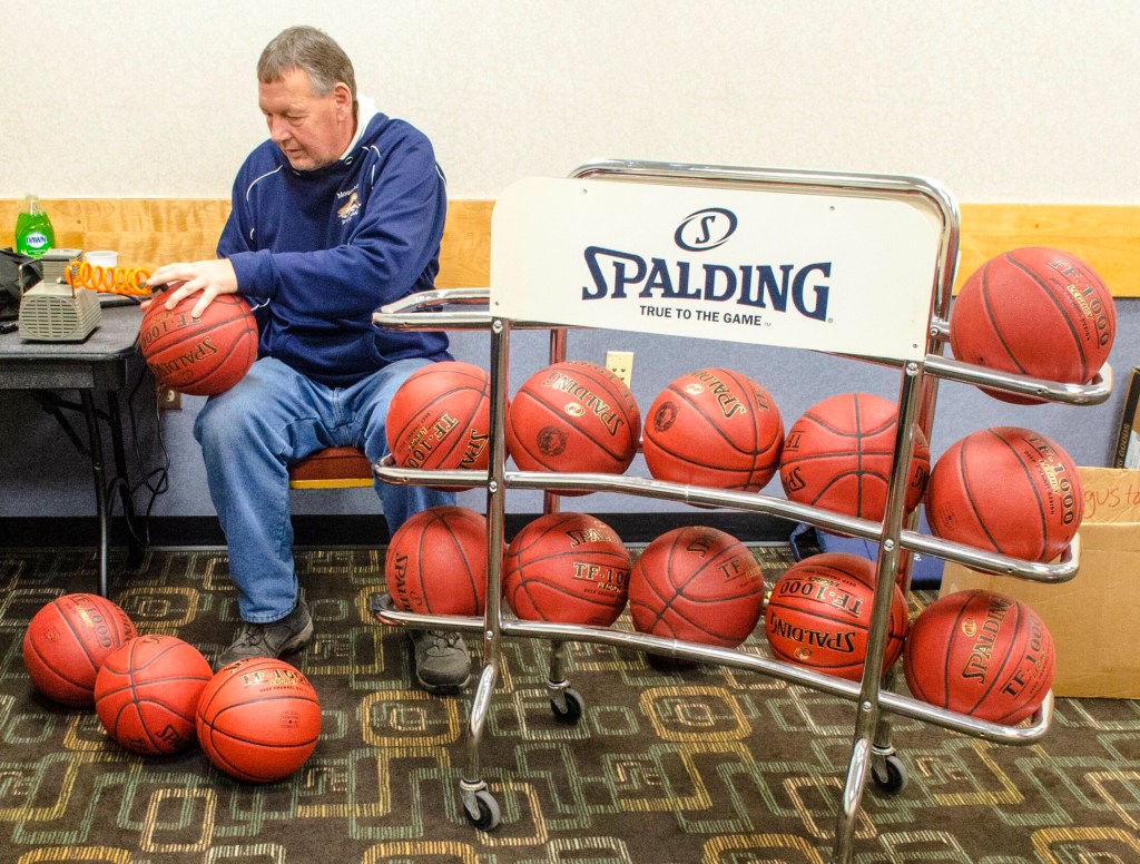 Video Maine state basketball tournament brings excitement — but plenty