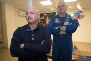 Scott Kelly, Mark Kelly