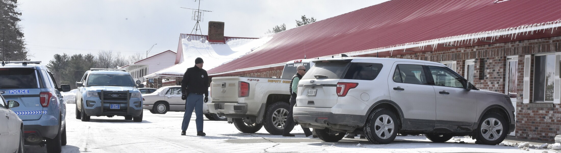 Officials investigate dead body found in Palmyra motel