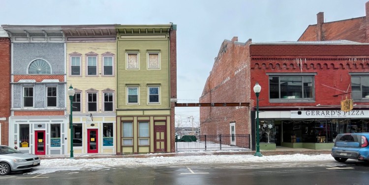 The building at 235 Water St., center, with boarded up windows, on Wednesday in downtown Gardiner. The building was damaged in a massive 2015 fire that resulted in the demolition of the building beside it and Gerard's Pizza.