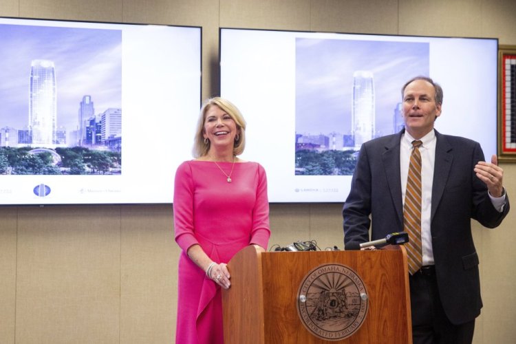 Omaha, Neb., Mayor Jean Stothert and Mutual of Omaha CEO James Blackledge announce plans for a new skyscraper on the site of the downtown library on Jan. 26.

