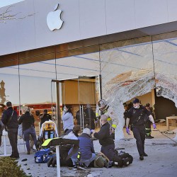 Apple Store Crash