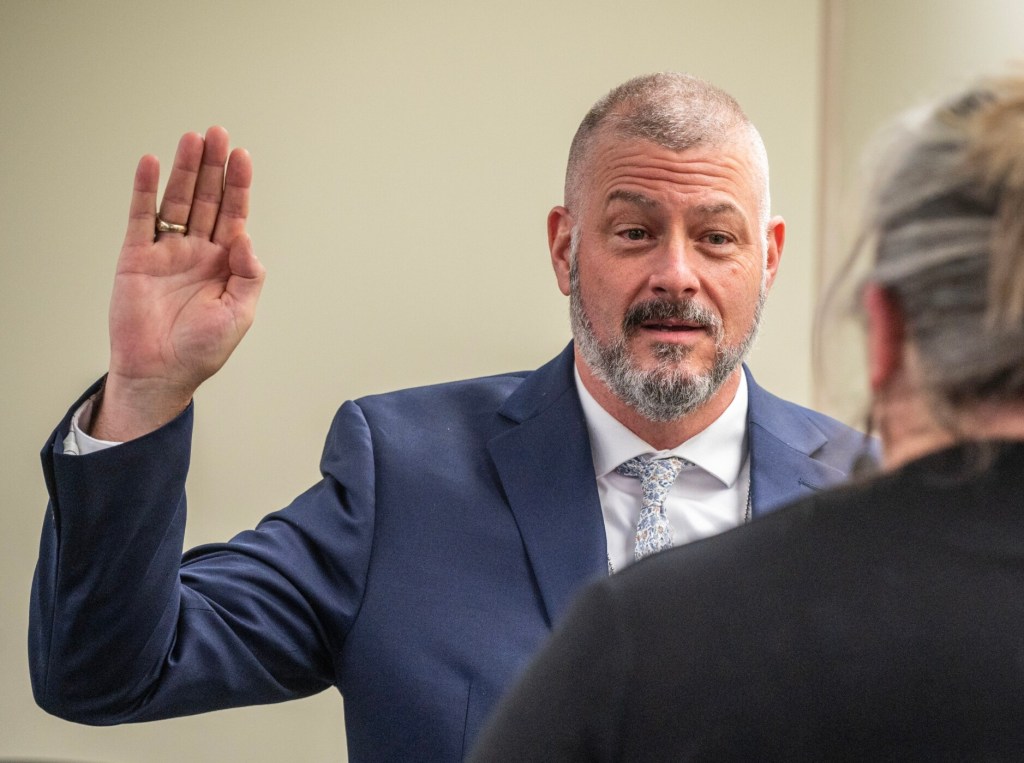 Gardiner names police chief, library director