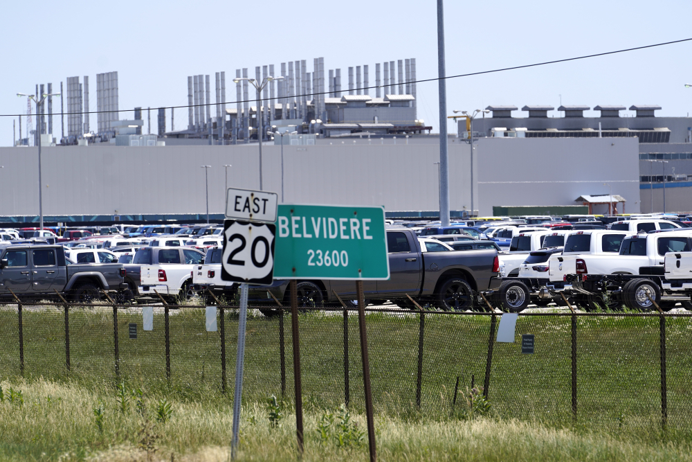 Auto Workers Tense Talks