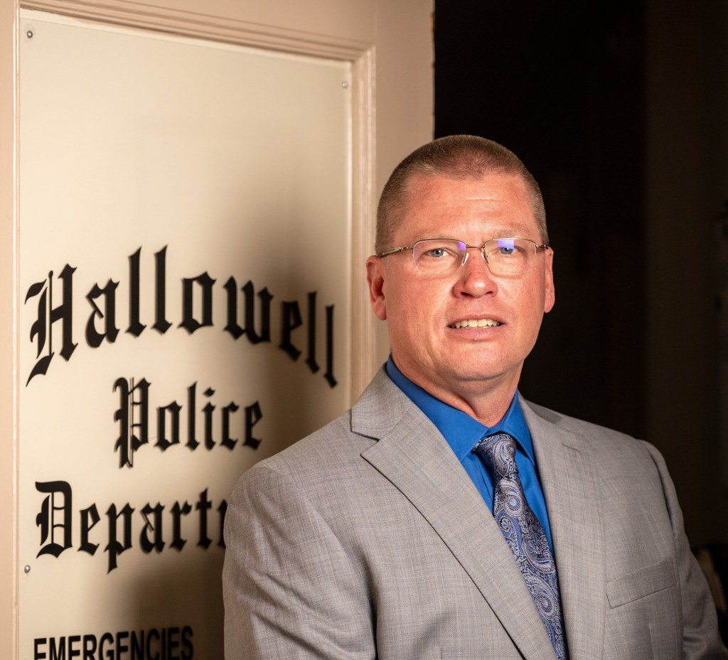 Hallowell hires former Topsham officer as its new police chief