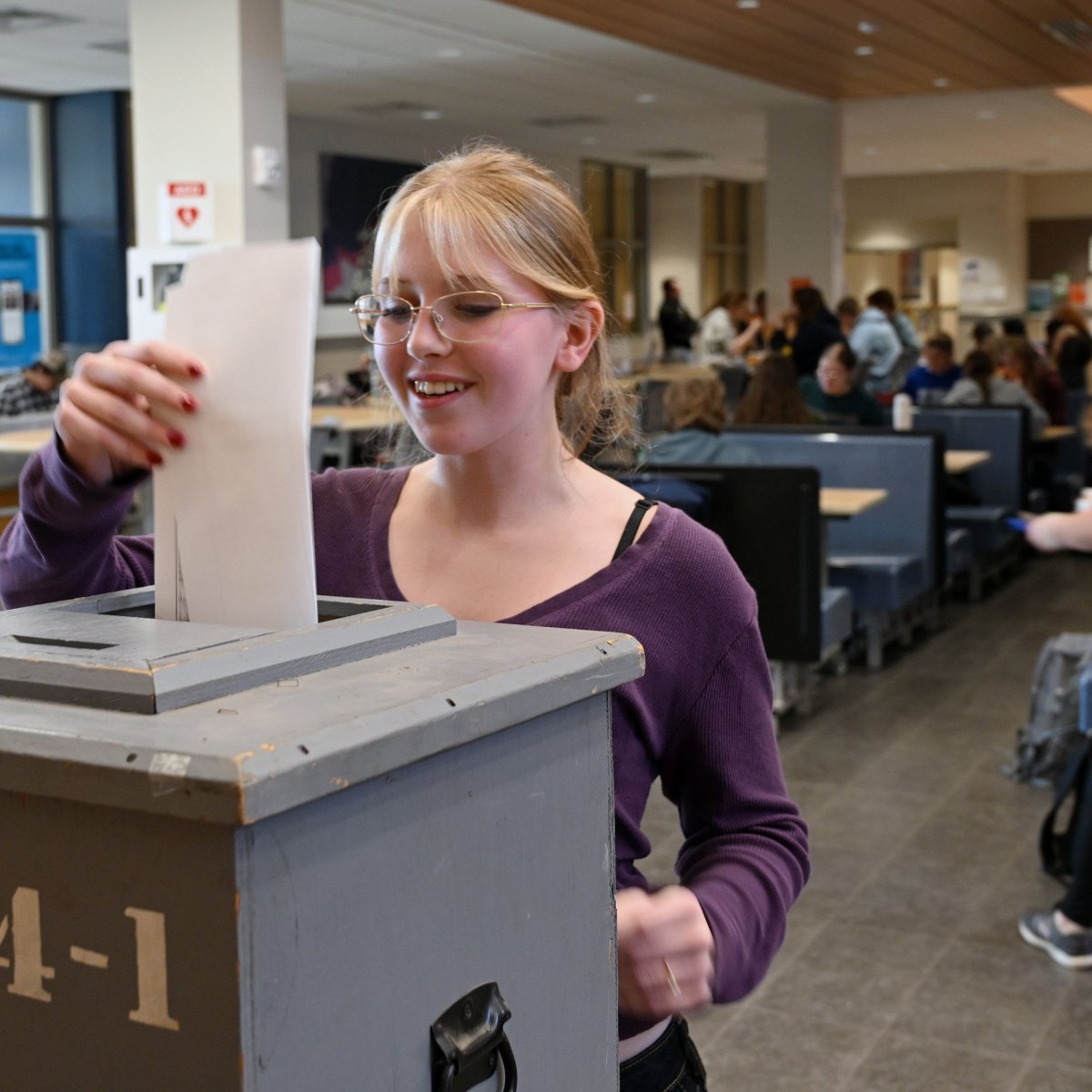 Maine students reject voter ID, pass red flag referendum in mock election