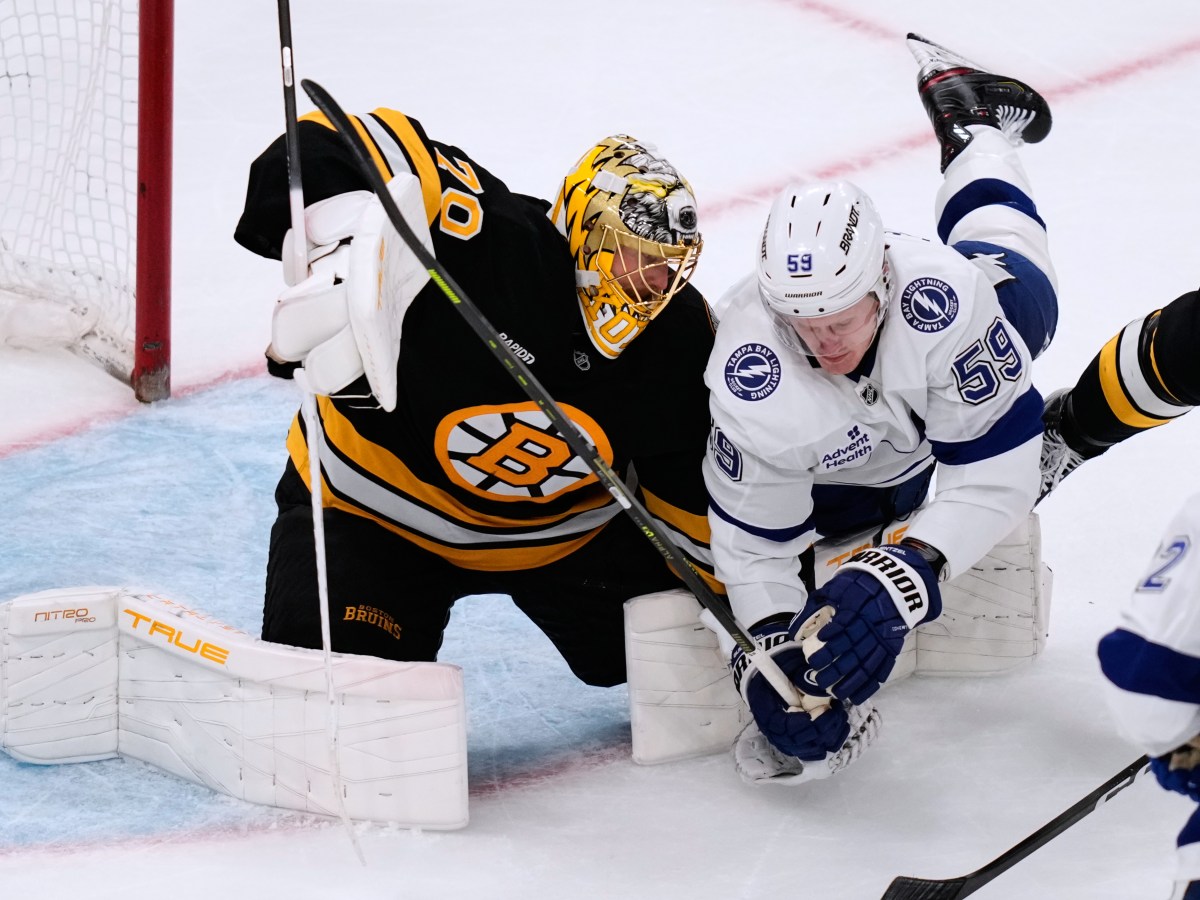 Lightning snap Bruins’ winning streak