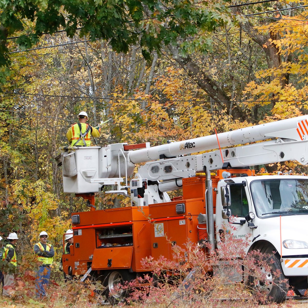 High winds knock out power to thousands across Maine