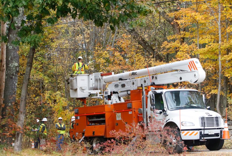 High winds knock out power to thousands across Maine