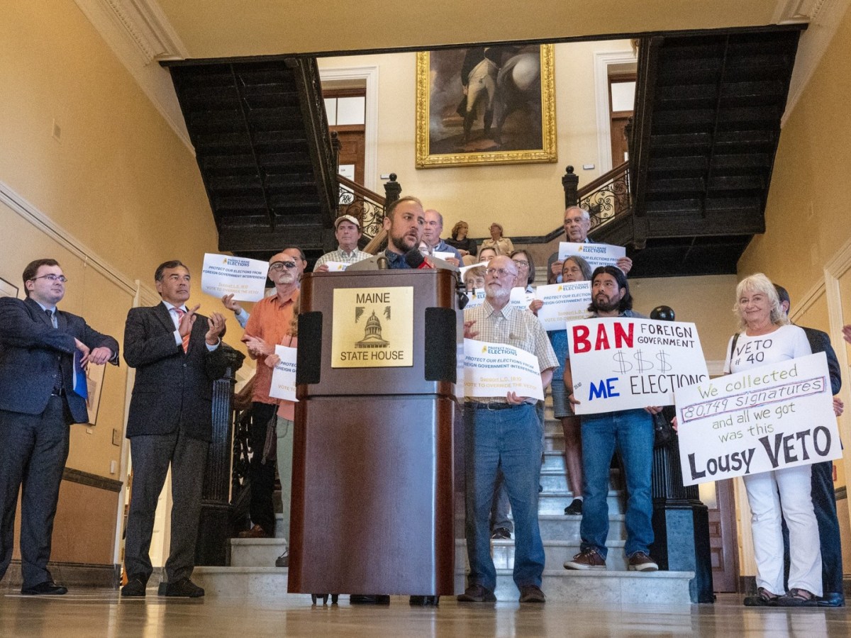 Maine lawmakers won’t take up bill to prohibit ICE agents from wearing masks