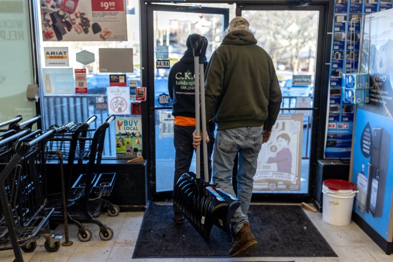 Live updates: Maine winter storm warning prompts hundreds of closures