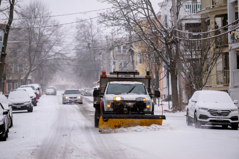 Live updates: Maine’s first major snow of season closes schools, leads to crashes across state