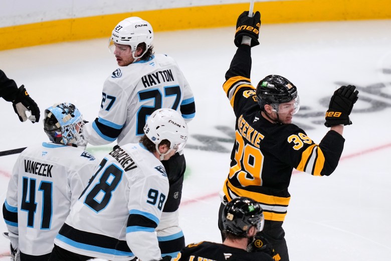 Morgan Geekie scores twice as Bruins beat Mammoth