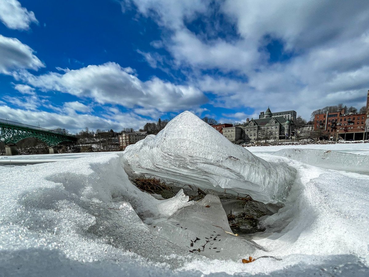 Maine flood risk eases but ice jams pose a danger
