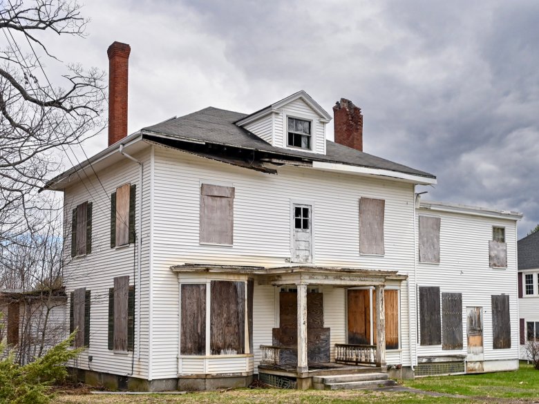 A once-grand Gardiner home could be deemed ‘dangerous.’ Its owner has a history of unkept promises.