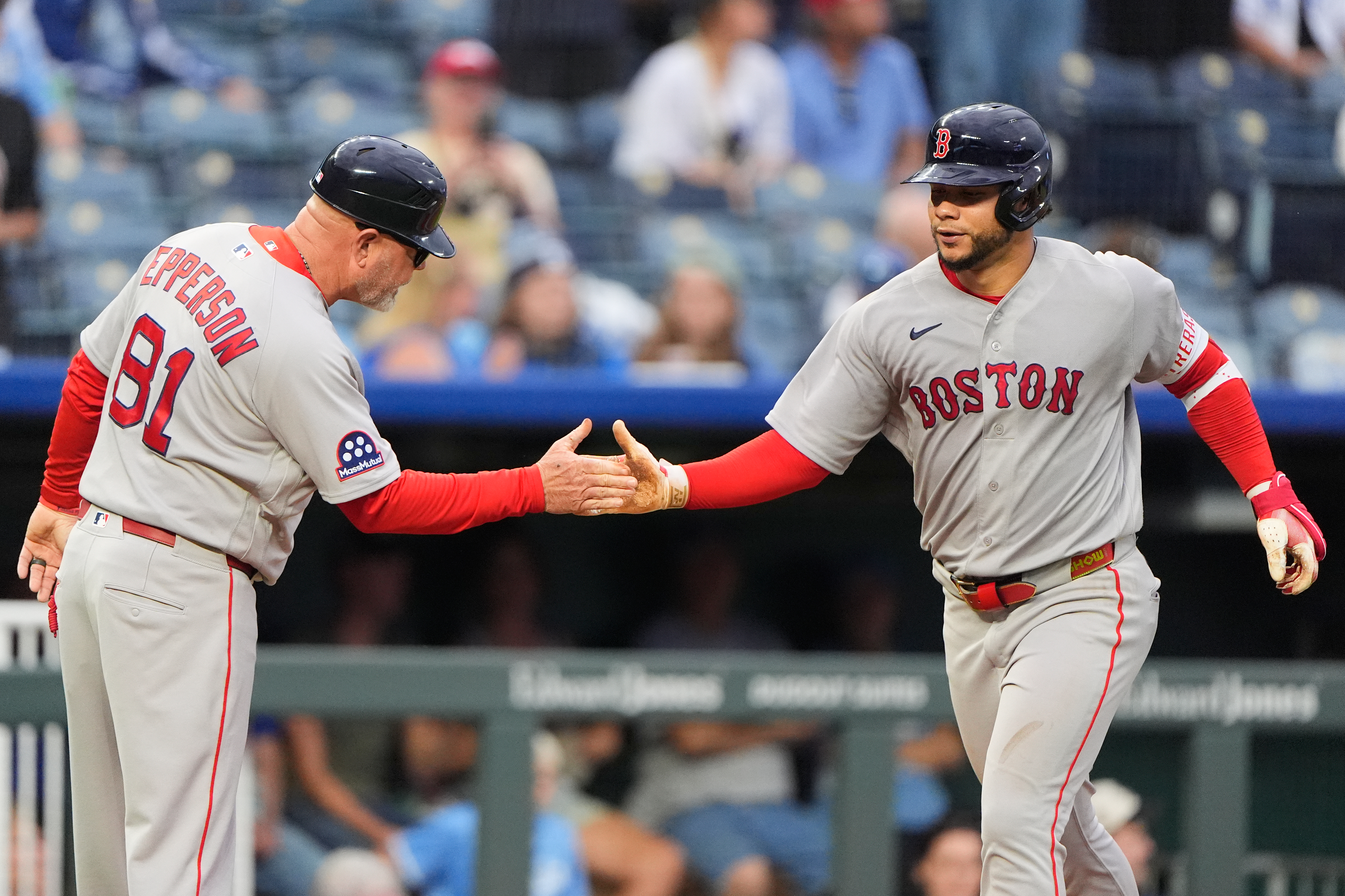 Willson Contreras, Sonny Gray help Red Sox win
